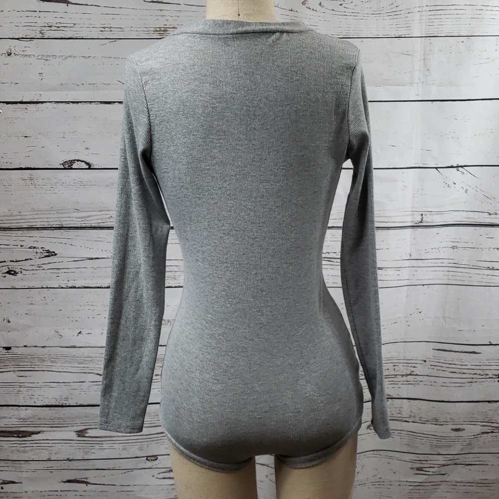 Long sleeve snap front romper - Picture 2 of 2